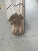 Podpórki .patyki drewniane  roslin 10szt  15x15mmx75cm