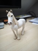 Schleich figurka konia klacz shire kolor biały wysokość 13 cm