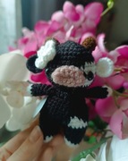 Mini czarna krówka brelok 