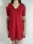 Czerwona sukienka z odkrytymi ramionami rozm. M PrettyLittleThing