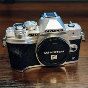 Olympus OM-D E-M10 Mark IV GWARANCJA srebrny Mk 4