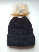 Czapka damska z pomponem 