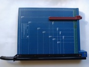Solidna gilotyna do papieru A3. Tnie nawet do 7-10 kartek jednoczenie.
