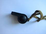 Gwizdek czarny PRL plastikowe 