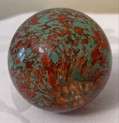 Kryształowy przycisk do papieru - kula