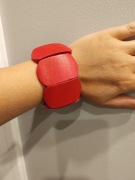 Bransoletka drewniana chunky fuksja statement szeroka na gumce