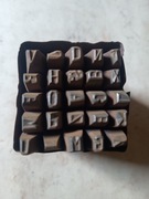 PRL. Numeratory literowe, stare narzędzia.