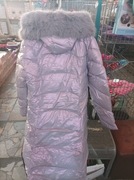 Długi płaszcz zimowy z kapturem odpinanym na zamek bardzo ładny .