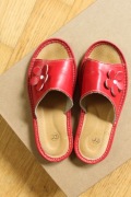 Buty klapki skórzane r. 33 czerwone kwiatek