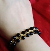 Czarna szydełkowa bransoletka dla kobiet z energią darkfeminine