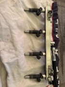 Listwa wtryskowa wraz z wtryskiwaczami do silnika BMW n42b20a