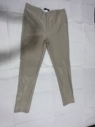 Woskowane spodnie beżowe skóra ekologiczna