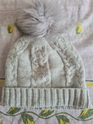 Szara zimowa czapka damska z pomponem medicine