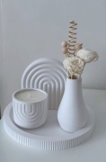 biały komplet dekoracyjny gips ceramiczny wazon taca swieca