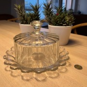 piękna elegancka klasyczna patera i klosz