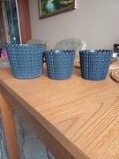 Komplet ozdobnych antracytowych osłonek na donicznki 1x15 i 2x13cm