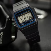 Cyfrowy zegarek sportowy LED 2025 – wodoodporny