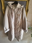 Bluza damska długa narzutka z kapturem pikowana na zamek beżowa