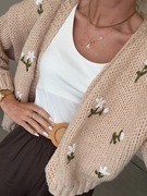 Sweter w haftowane kwiatuszki
