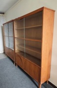 Dwie witryny PRL 1958 Starogardzka Fabryka Mebli mid-century vintage