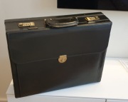 Neseser, dyplomatka, aktówka.