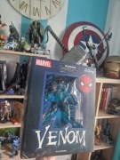 Marvel Diamond Select Venom Diorama Gallery PVC Venom  Figurka Statuetka 
