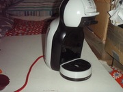 Mini Me ekspres na kapsułki Dolce Gusto + stojak, 10 kaps.+ 1 wieloraz