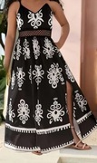 Piękna długa letnia sukieneczka z koronką i wzorami czarne