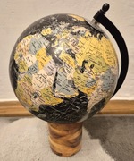 Dekoracyjny  globus na drewnianej podstawie 
