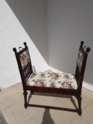 Ławeczka eklektyczna z końca XIX wieku