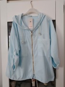 Bluza z kapturem w kolorze błękitu, sztruks zapinana na zamek.R187