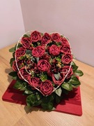 Stroik na grób ,kompozycja na cmentarz ,wiązanka serce . ST2