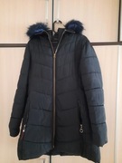 Granatowa kurtka z kapturem, do połowy uda