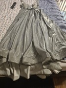 Suknia długa z trenem, zjawiskowa cała z brokatu.