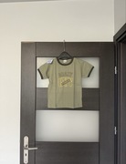 T-shirt chłopięcy z nadrukiem nowy khaki rozmiar 110