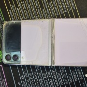 Samsung Galaxy Z Flip 4