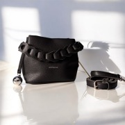 Nowa czarna miękka torebka worek listonoszka