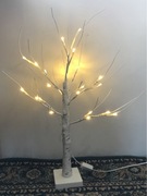 Białe drzewko świecące.