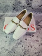 Białe damskie mokasyny Guess rozmiar 40