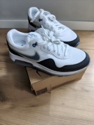 Nike AIR MAX.     