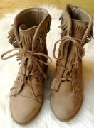 Botki z frędzlami na koturnie rozm. 37