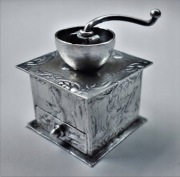 MŁYNEK DO KAWY - MINIATURA - SREBRO 833 - HOLANDIA