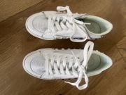 Piękne adidasy firmy Guess