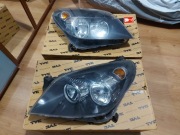 Lampy przednie Opel Astra H 1EG 270 370-01/370-02 Hella