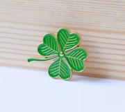 Pin metalowy zielona czterolistna Koniczyna symbol szczęścia 