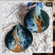 Bombki choinkowe z drewna ręcznie rozrysowane