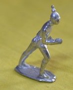 STARY OŁOWIANY ŻOŁNIERZYK Z WYSUNIĘTĄ DŁONIĄ