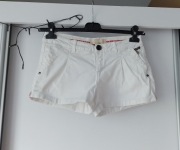Białe krótkie spodenki damskie jeansowe Bershka rozm.S