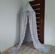 Baldachim Tipi z falbankami jasny szary