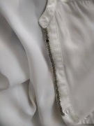 Biała koszula z guzikami